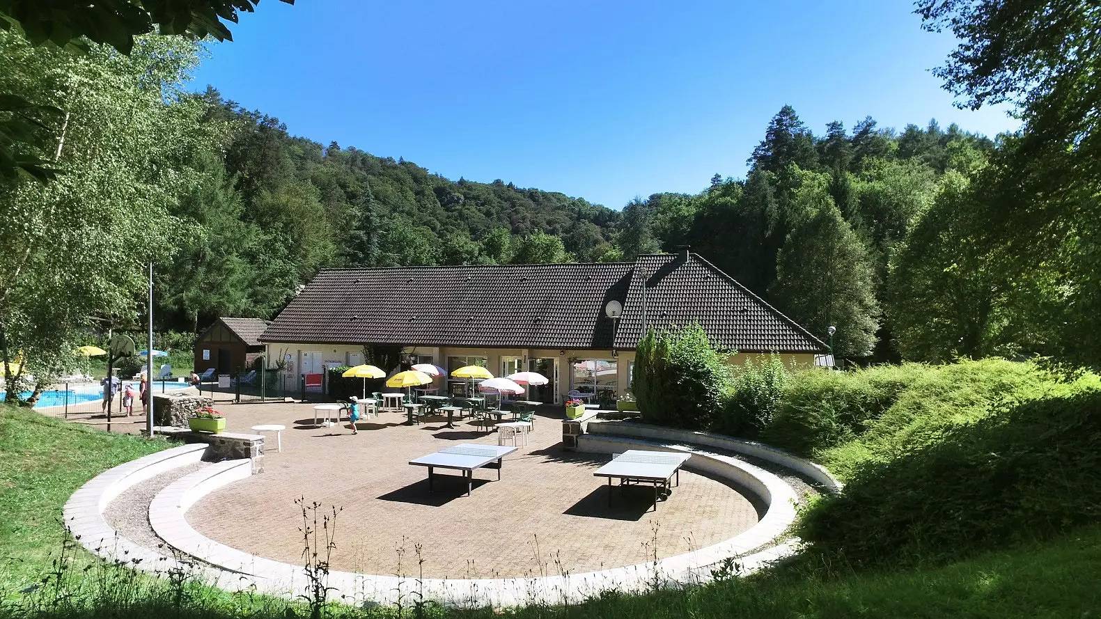 Appartement entier, Gîte 3 Pièces 6 Personnes 1 bébé in Champs-sur-Tarentaine-Marchal, Parc naturel régional des Volcans d'Auvergne
