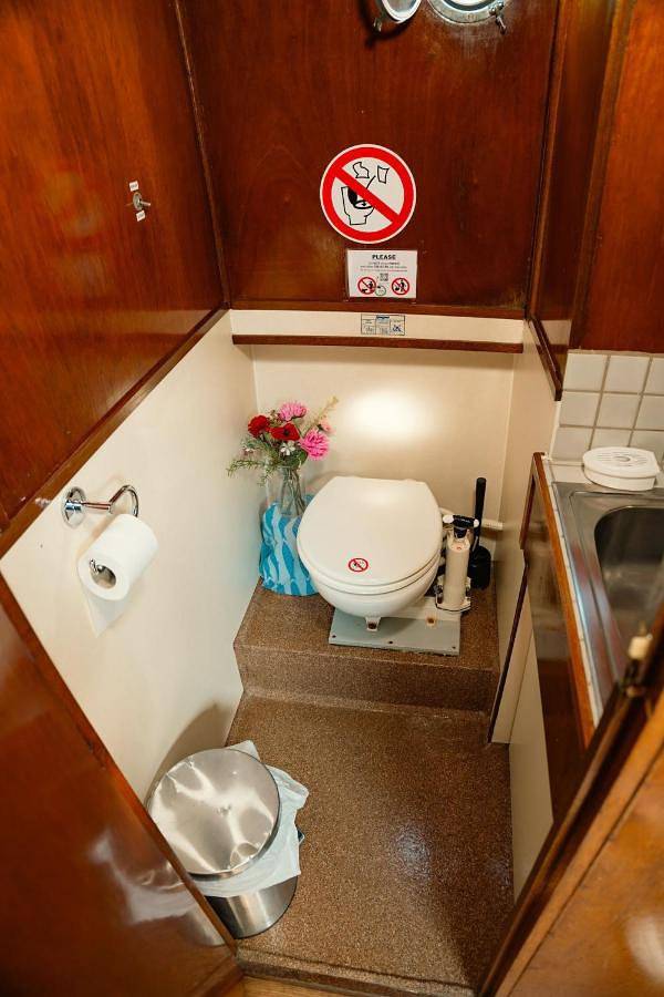 Houseboat center amsterdam 'Messi' in Holländische Küste