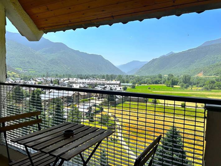Apartamento de vacaciones para 4 personas, con balcón y vistas, Se admiten mascotas en Pallars Sobirà