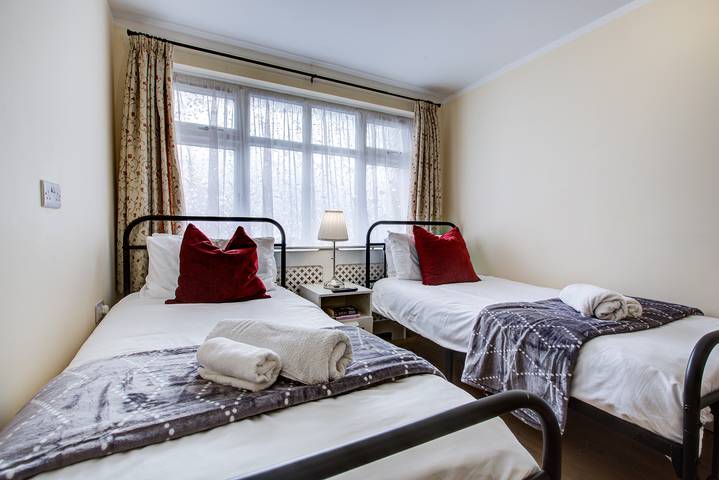 Apartment for 2 people, with garden and terrace, child-friendly in London