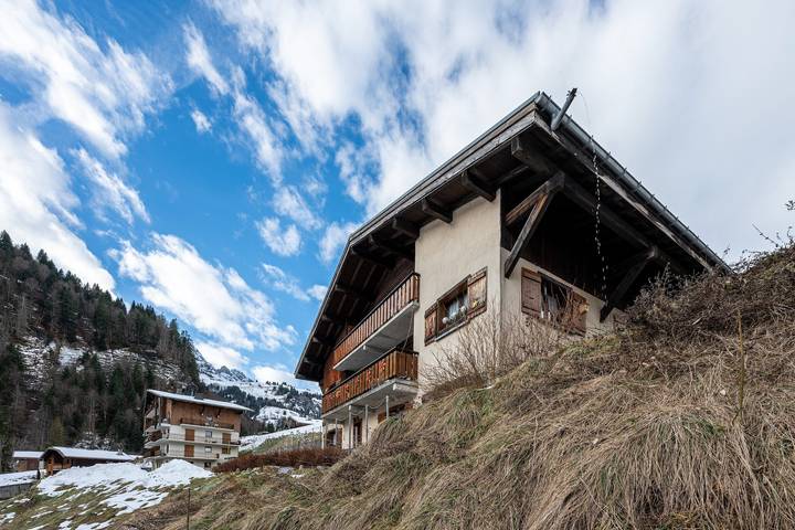 Ganze Wohnung, Ferienwohnung 'Chardonneret' mit Bergblick, Gemeinschaftsterrasse und Wi-Fi in La Giettaz, Albertville und Umgebung