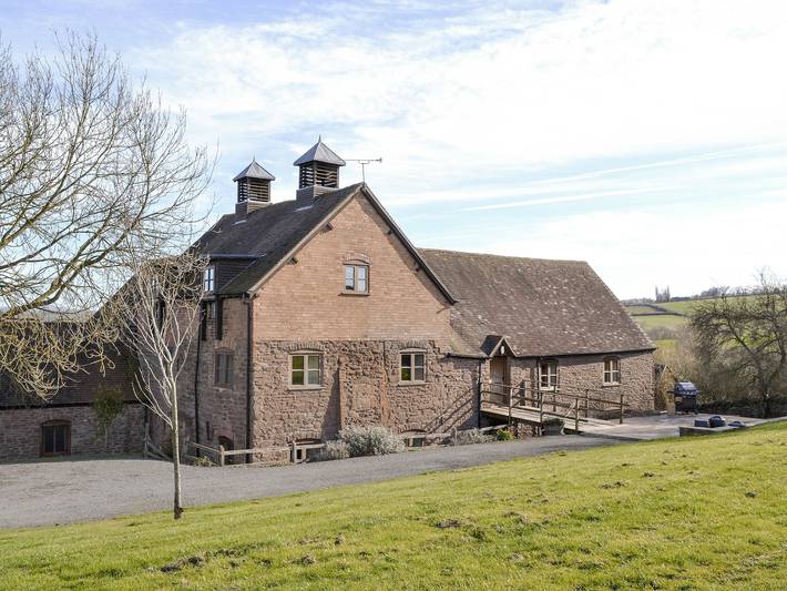 Log cabin for 13 people, with Garden in Herefordshire