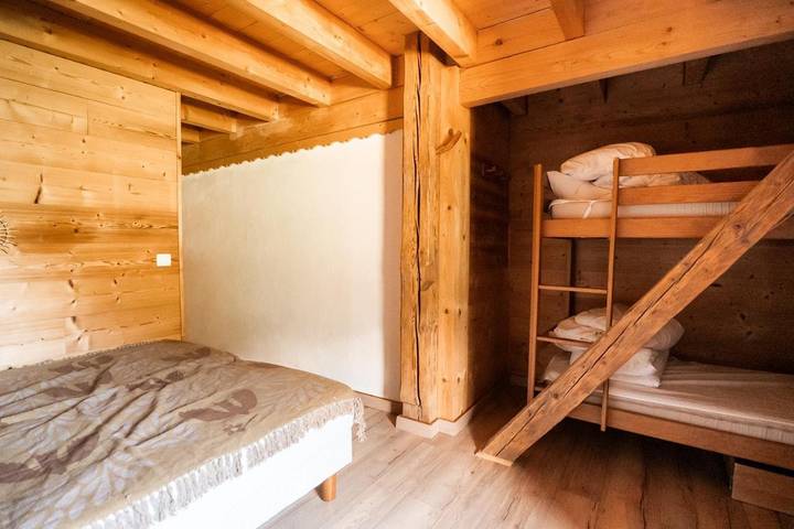 Hôtel pour 10 personnes, avec balcon ainsi que jardin et vue à Les Clefs - 3