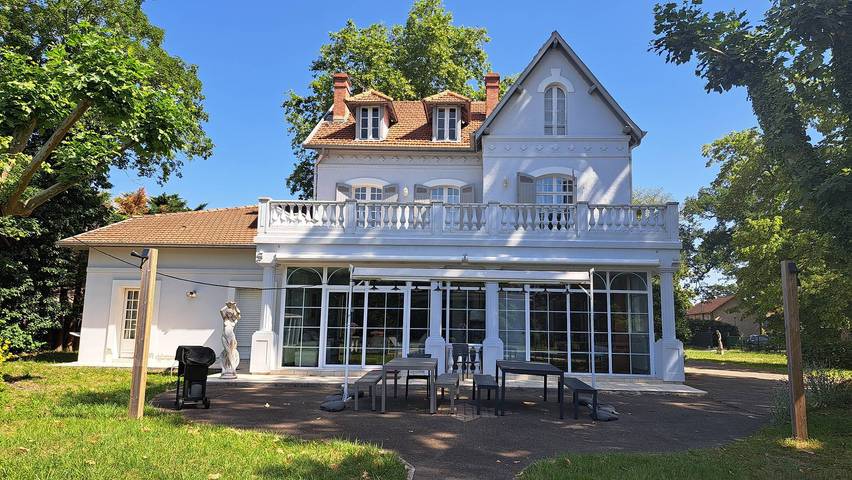 Gîte pour 15 personnes, avec piscine et jardin à Saint-Julien-en-Born - 3