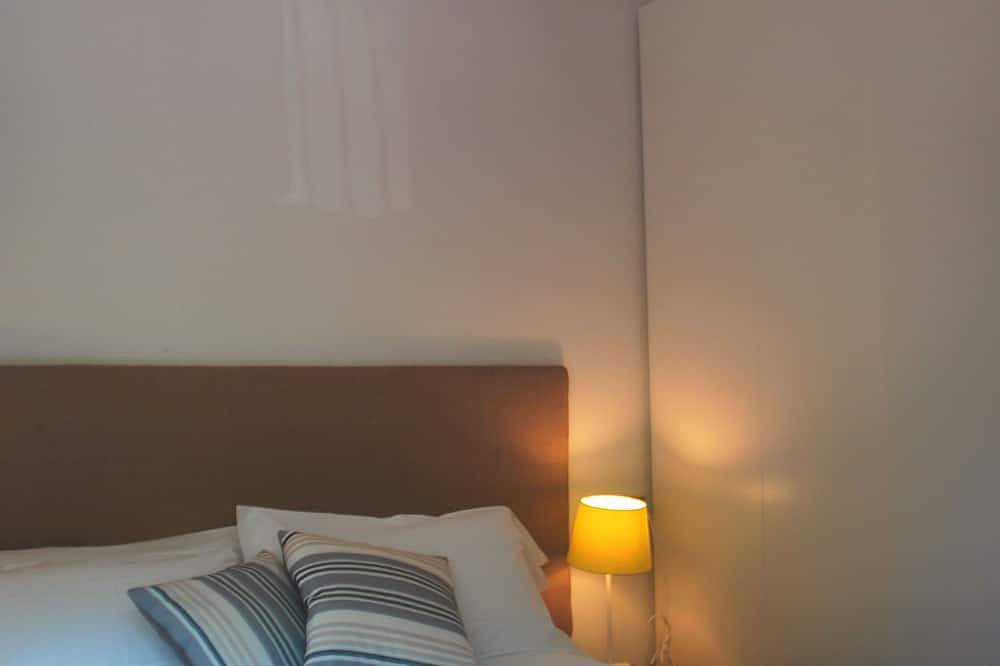 Entire apartment, Beautiful apartment close to the center with balcony and fantastic lake view in Prabione, Tignale