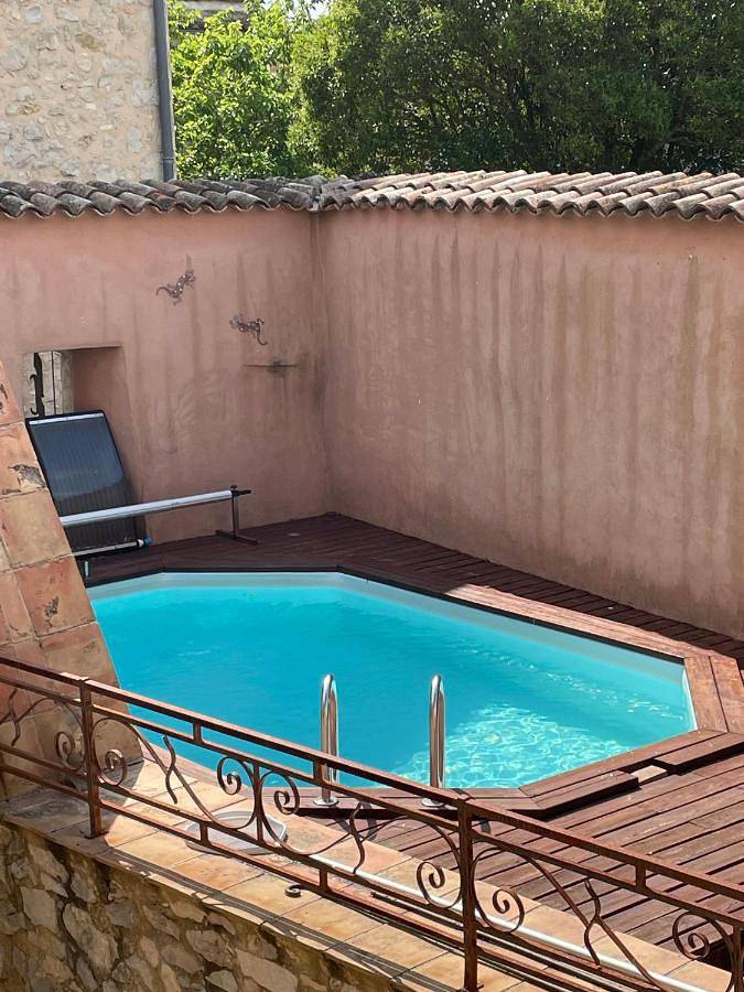 Location de vacances pour 6 personnes, avec Terrasse ainsi que Jardin et Piscine à Vallérargues