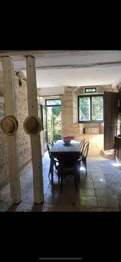 Four-Bedroom House in Flavigny-sur-Ozerain, Région de Montbard