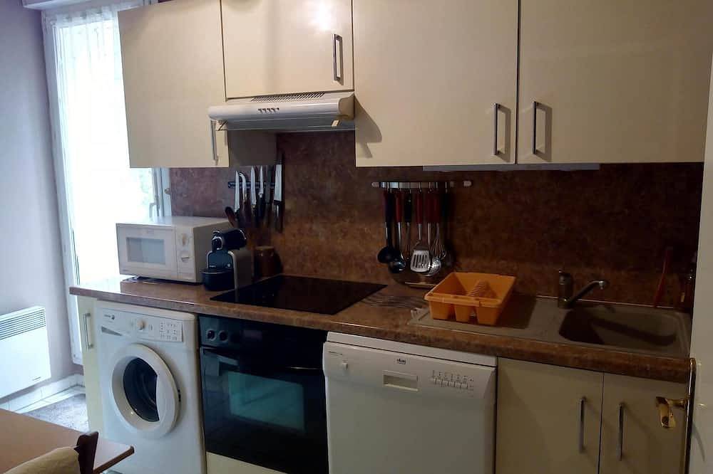 Appartement entier, Coin de Verdure à 6 km de Paris et 15 mn. Centre de Paris - Rer Direct à 200 m in Le Plessis-Robinson, Hauts-de-Seine