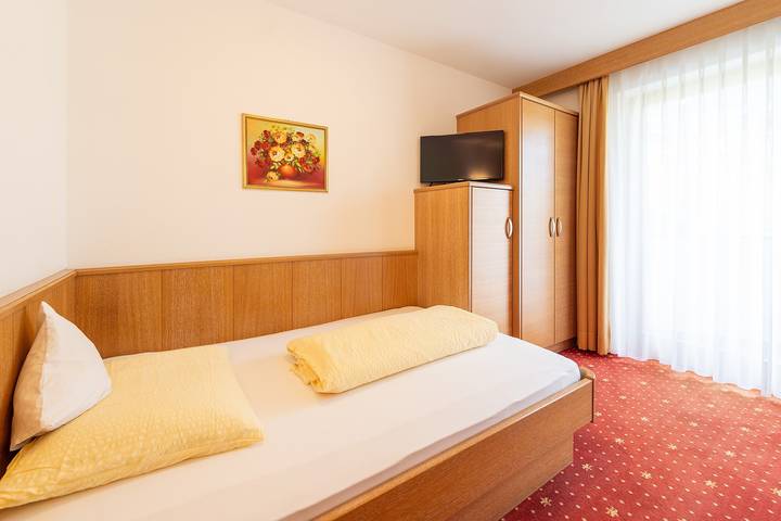 Ferienwohnung, mit Balkon und Garten im Dorf Tirol - 2