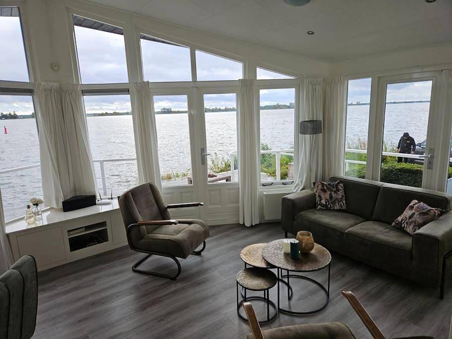 Chalet "Aan ut water" Elburg in Veluwe