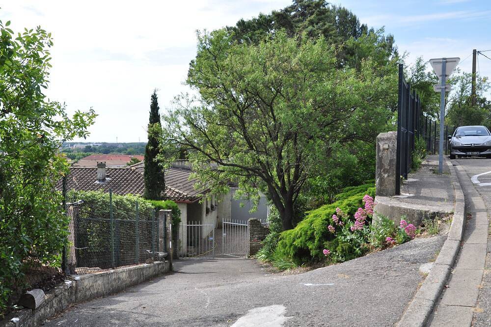 Villa climatisée dans colline ; vue sur Mont Ventoux, jardin clos, soleil in Orange, Vaucluse