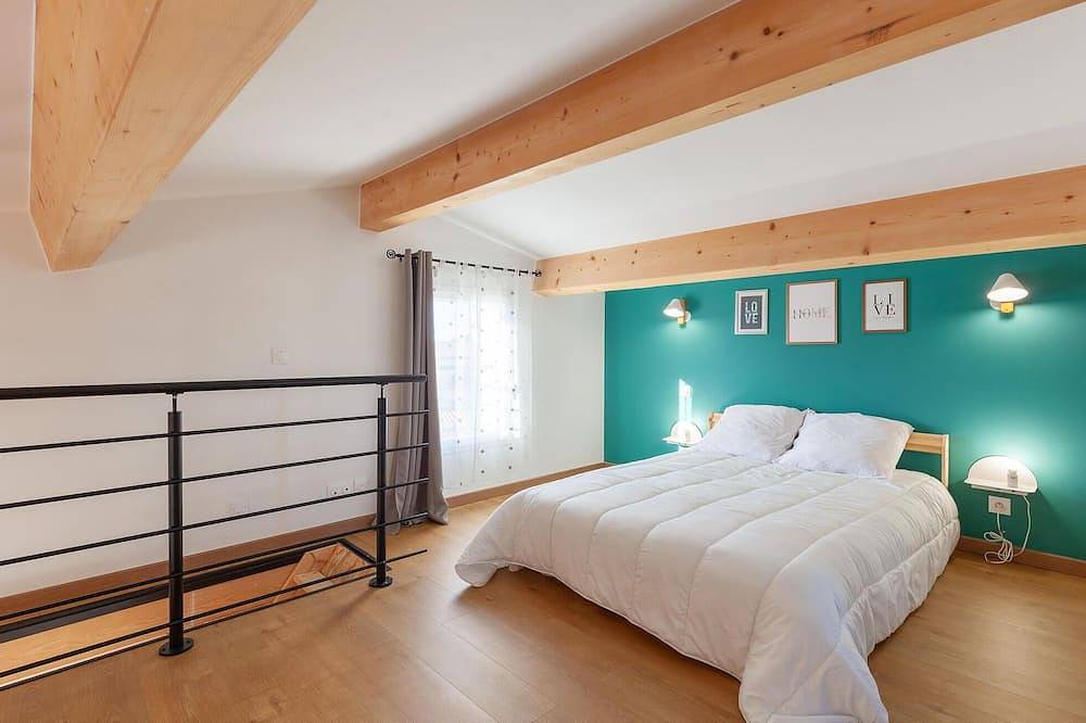 Entire apartment, Beautiful apartment in Eyragues in Eyragues, Arles region