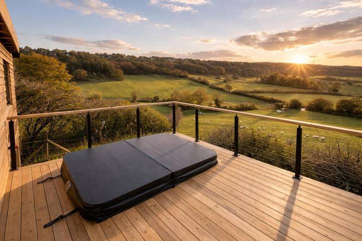 Camping for 2 people, with Hot tub and Terrace as well as Garden and View in 