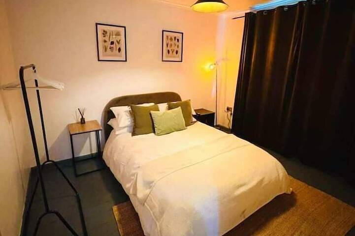 Manchester - City Centre - Hot Tub - Free Private Parking - Sleeps 8 in Grand Manchester
