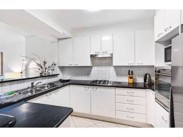 Vacation Rental for 4 Guests in Sydney, New South Wales, Picture 3