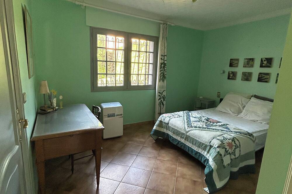 Maison dans villa/piscine, jardin clôturé, animaux acceptés in Montady, Côte d'Améthyste