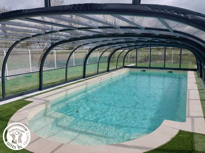 Gîte pour 10 personnes, avec piscine ainsi que jardin et jacuzzi