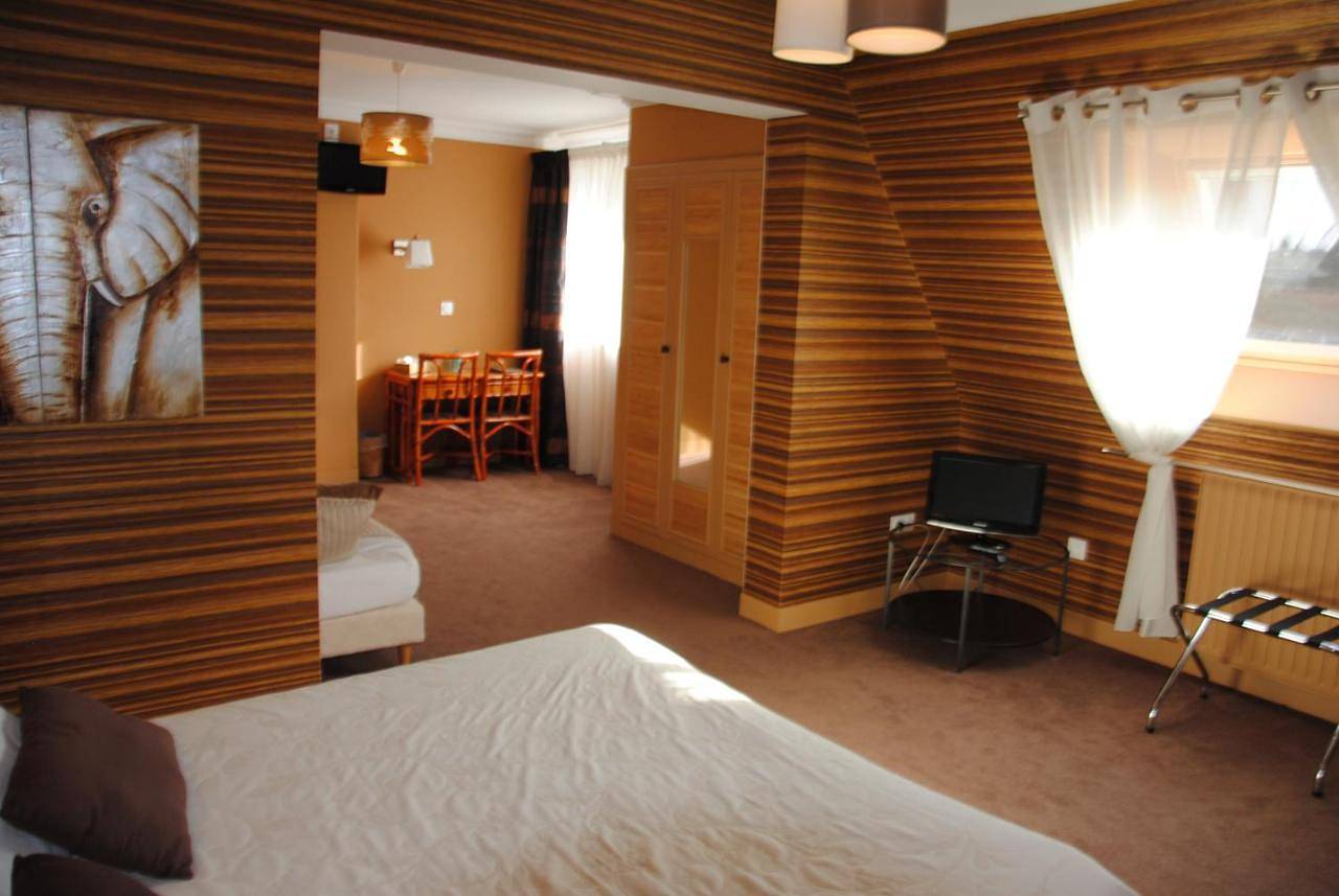 Logis Hotel Du Casino Restaurant Le Mathelia in Omaha Beach, Vierville-sur-Mer
