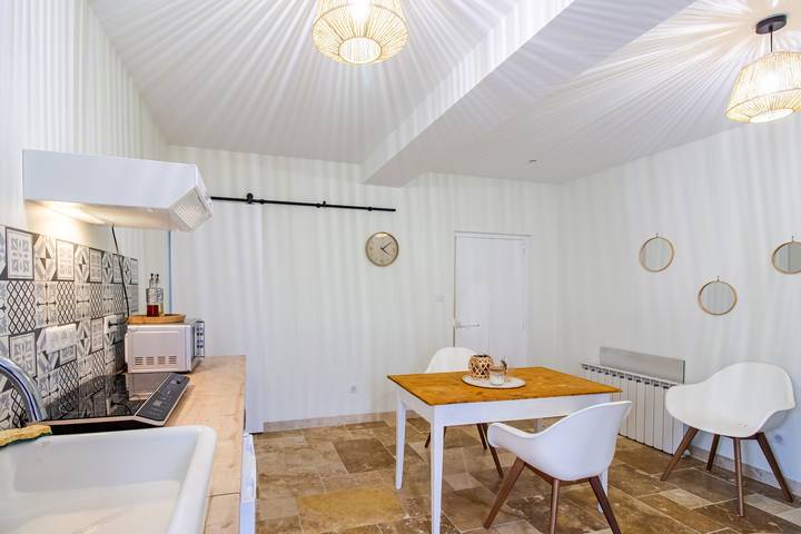 Hel lägenhet, Apartment 'Gîte La Pierre' with Wi-Fi in Saint-Médard-de-Mussidan, Périgord Blanc