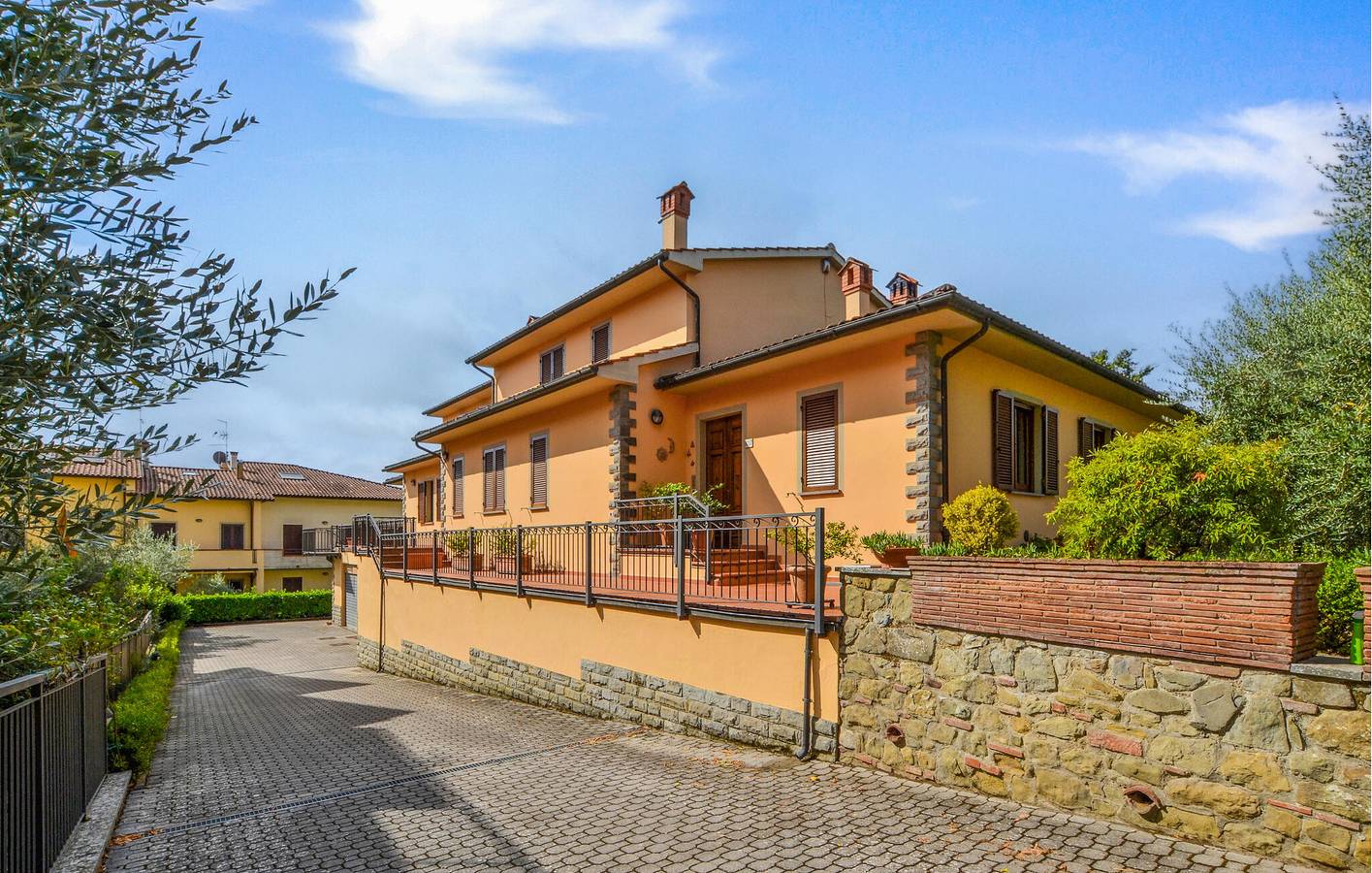 Geheel vakantieappartement, Chique appartement met tuin en parkeerplaats bij Bugiana in Monte San Savino, Chianti