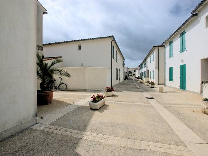 Apartamento entero, Apartamento funcional intra-muros con patio y garaje seguro in Saint-Martin-de-Ré, Isla de Ré