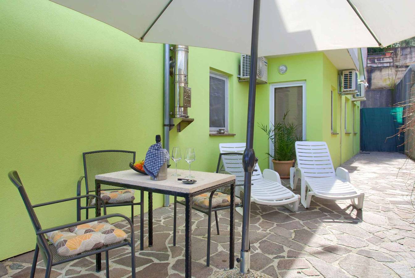 Cijeli apartman za odmor, Holiday apartment near the beach and with air conditioning  in Vajavina, Vrbnik