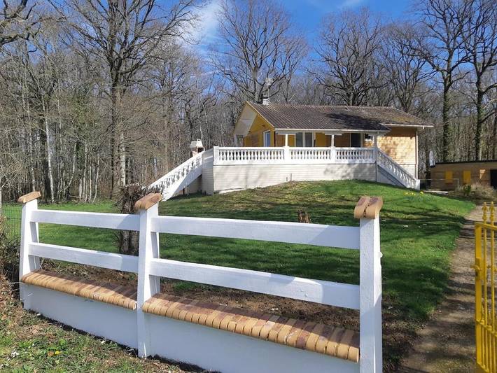 Location de vacances pour 10 personnes, avec terrasse et vue, animaux acceptés à Saint-Maurice-sur-Aveyron