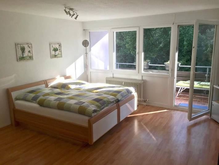 Ferienwohnung für 3 Personen, mit Balkon und Terrasse sowie Garten und Ausblick in Waldbronn