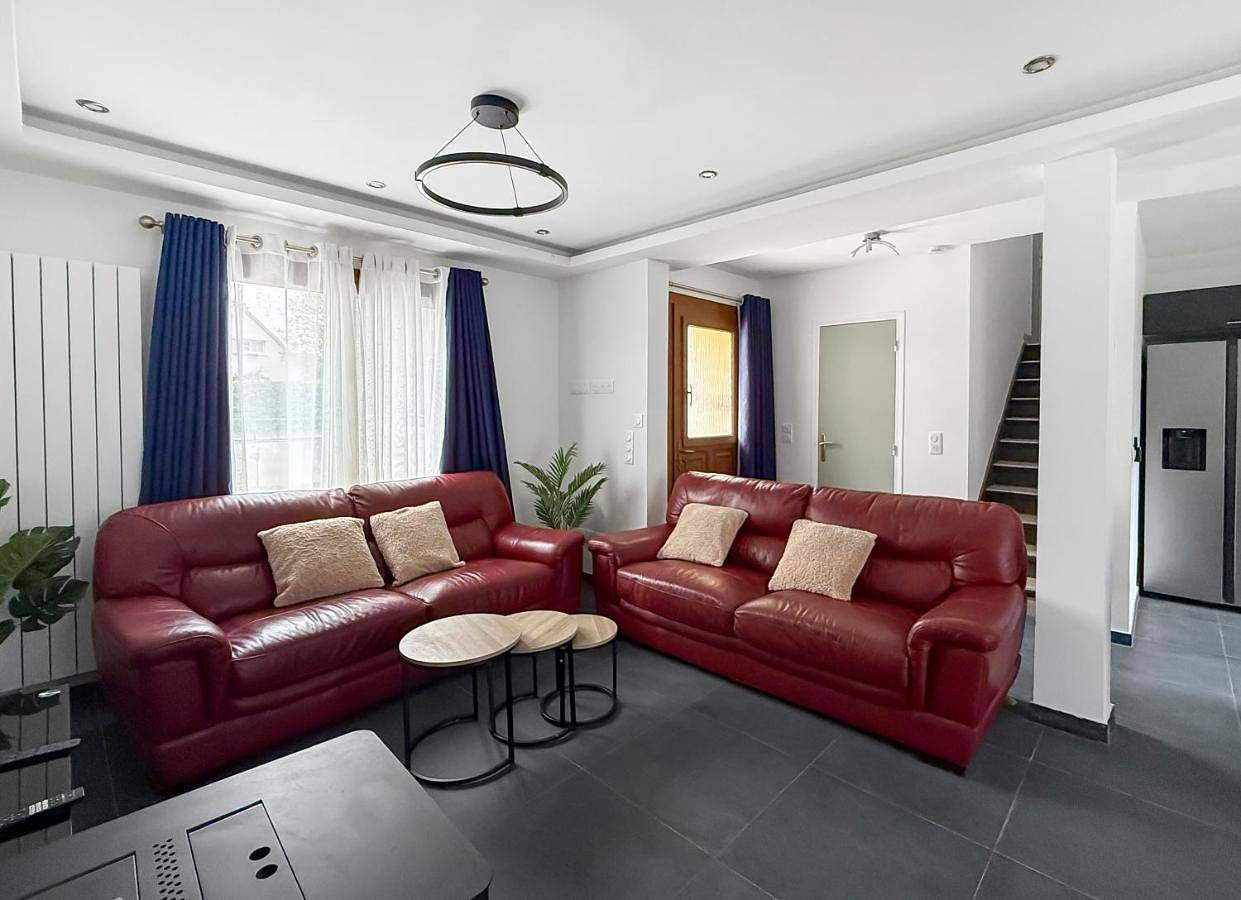 Maison spacieuse avec jardin et parking privé in Moussy-le-Neuf, Seine-et-Marne