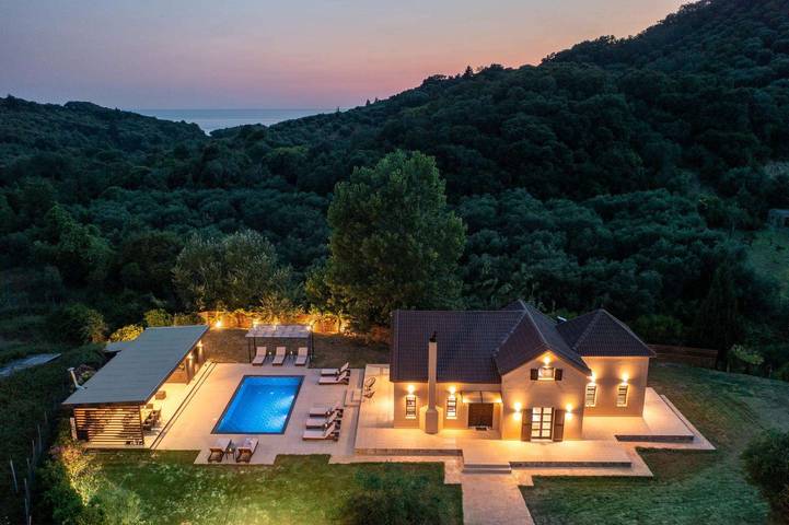 Location de vacances pour 10 personnes, avec jardin dans Dragotiná