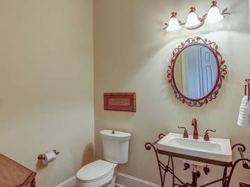 Vacation Home for 14 Guests in Forest Beach, Shipyard Plantation, Picture 2