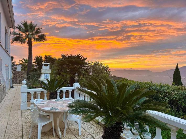 Ferienwohnung für 6 Personen, mit Terrasse und Garten sowie Pool und Ausblick