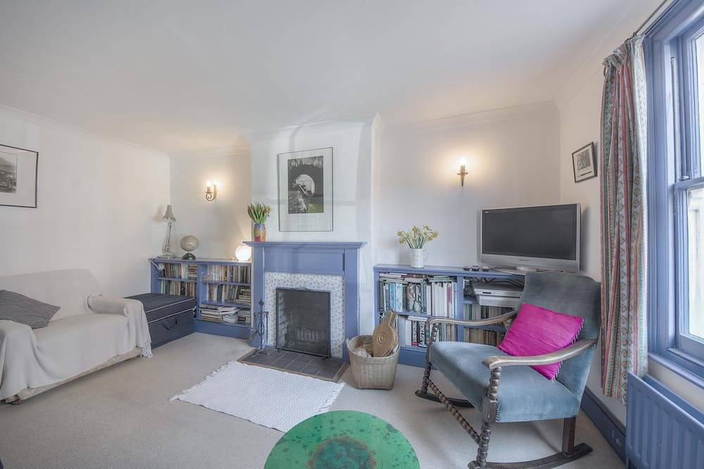 Charming dog-friendly cottage in historic Arundel! in Arundel, South Downs