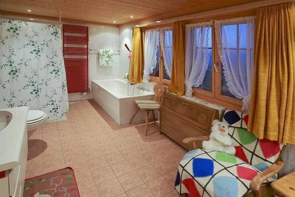 Ganze Wohnung, Charmante Ferienwohnung Murmeli in Aeschi bei Spiez, Thunersee