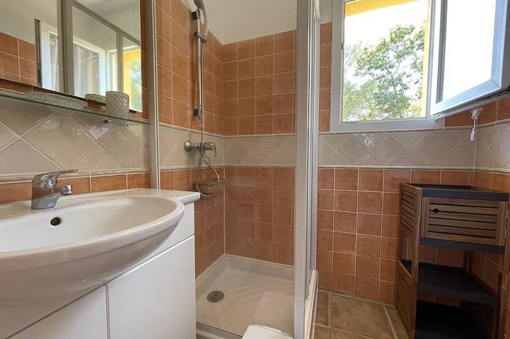 Location de vacances pour 6 personnes, avec piscine ainsi que jardin et terrasse dans Plage de Saint Cyprien (Lecci) - 4