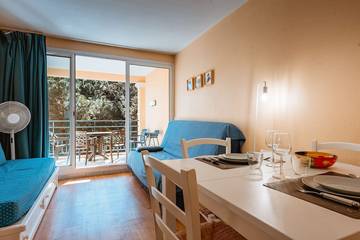 Gîte pour 5 personnes, avec terrasse ainsi que piscine et jardin dans Plage La Badine