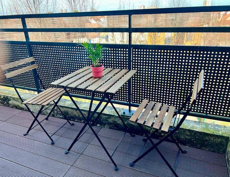 Appartement entier, Two-Bedroom Apartment in Bobigny, Seine-Saint-Denis