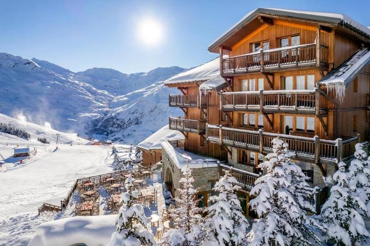 Hôtel pour 2 personnes, avec balcon ainsi que piscine et sauna