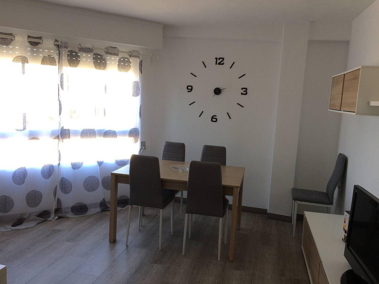 Apartamento entero, Casa Vacacional a 5 Minutos del Centro de Valencia con Balcón, Wi-Fi y Aire Acondicionado in Benetúser, Costa de Valencia