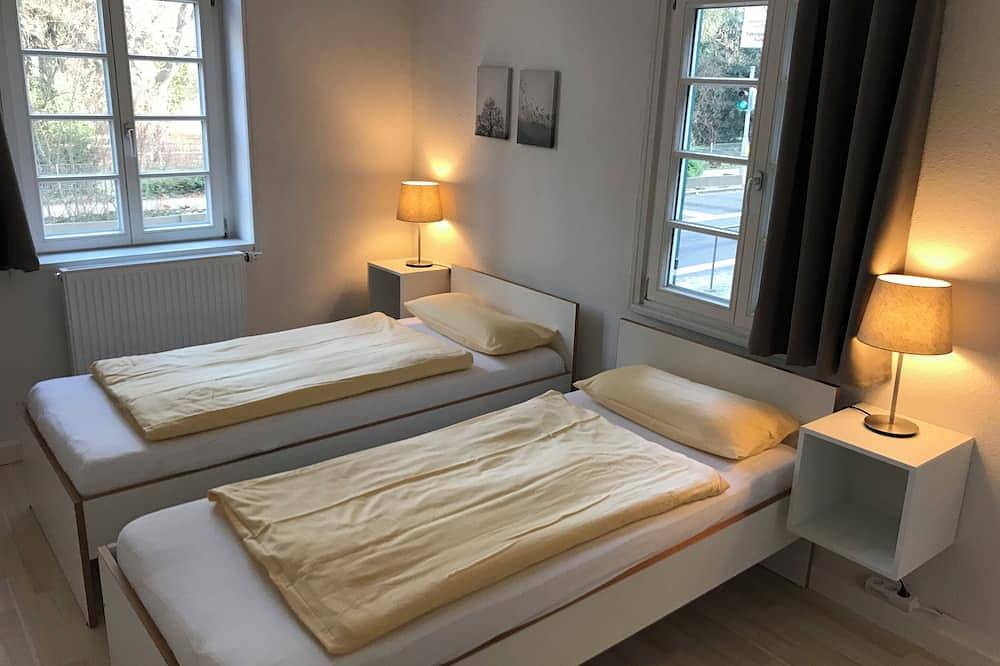 Apartamento entero, Apartamento de 2-3 habitaciones \"Am Nonnenhaus\", casco antiguo cerca de la universidad para 2-6 personas in Tubinga, Neckar-Alb