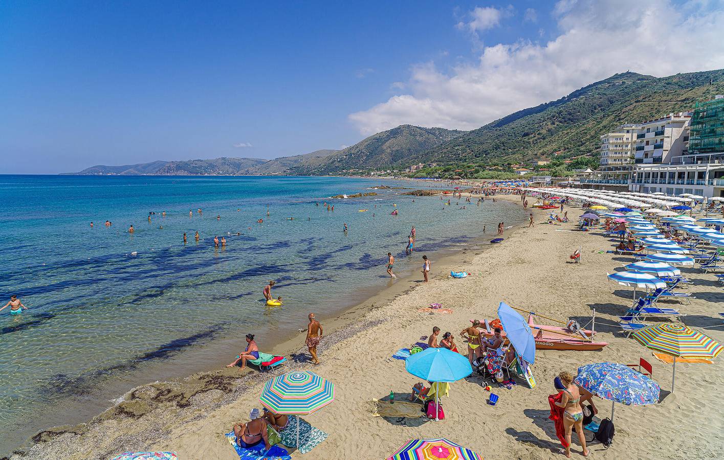 Apartamento ensolarado à beira-mar com piscina, jardim e a 400 m de um restaurante in Cilento Coast