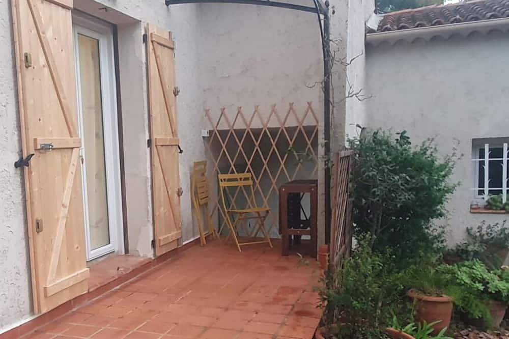 Appartement entier, T2 dans villa calme et nature, à 5 mn du village, 20 mn de Toulon et des plages. in Le Revest-les-Eaux, Côte méditerranéenne (France)