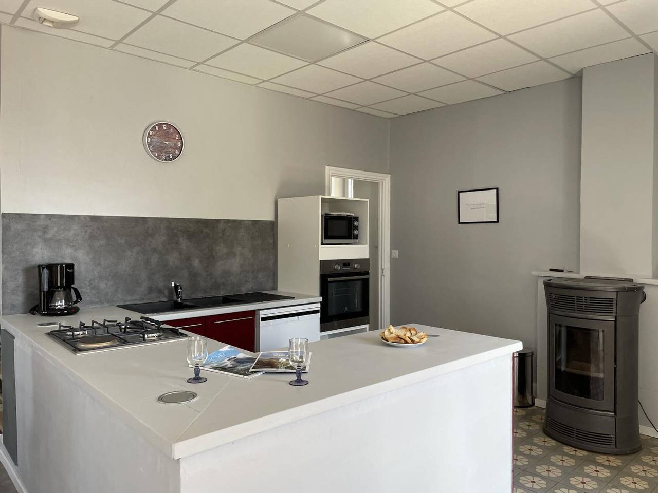 Maison rénovée avec jardin, Bbq, animaux acceptés in La Chabanne, Région de Vichy