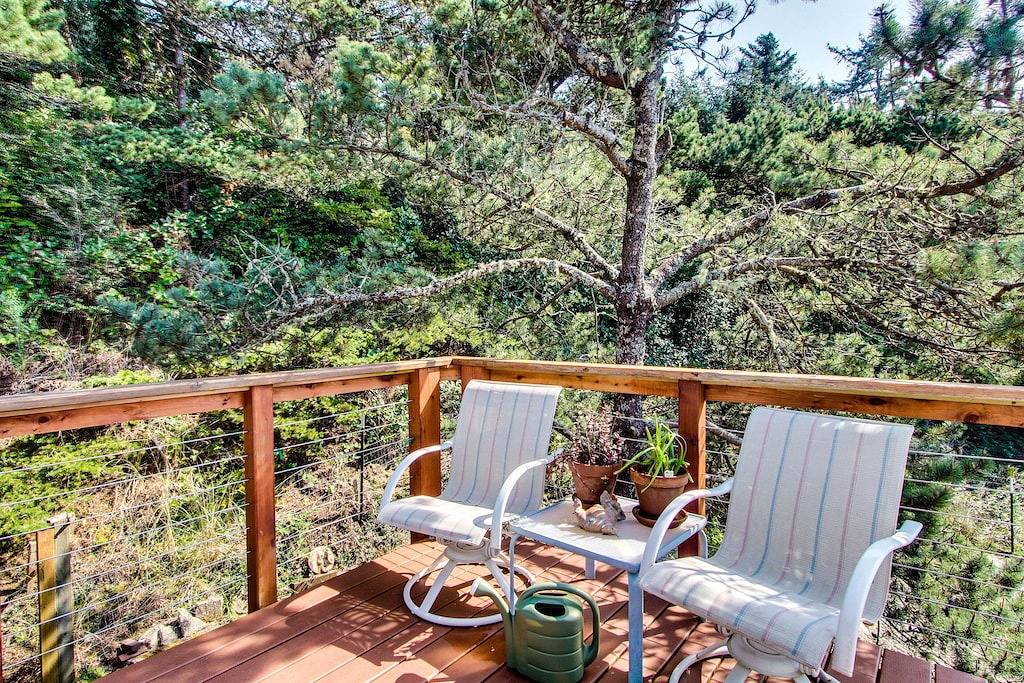 Hundefreundliches Haus mit Meerblick, einfachem Zugang zum Strand und zur Bucht sowie einem Gemeinschaftspool! in Lincoln County (OR)