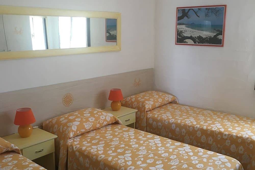 Strandhaus mit eigenem Eingang am Strand. in Porto Columbu, Sarroch