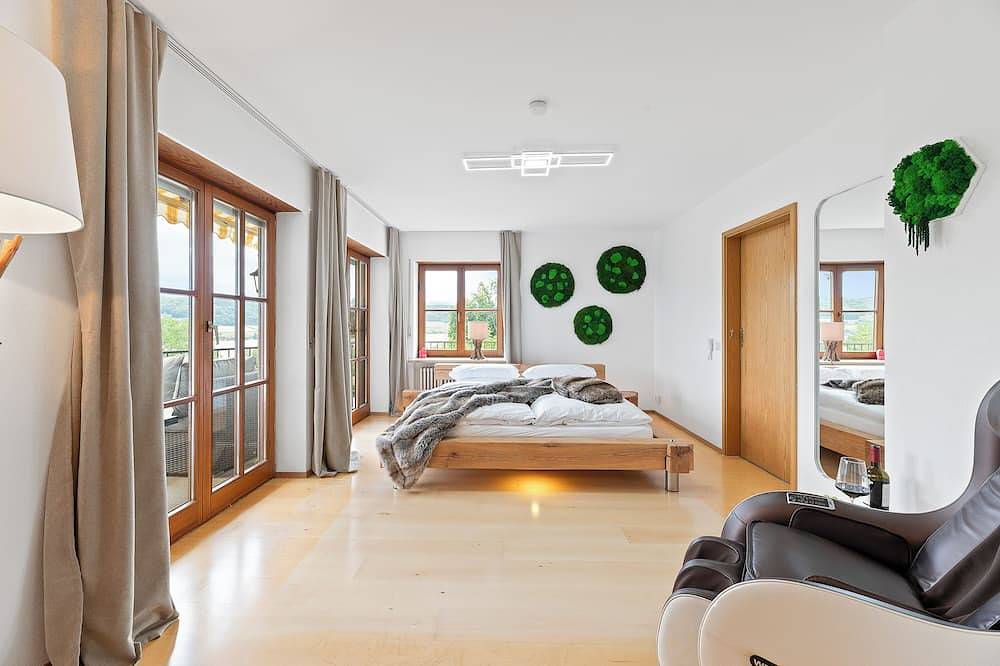 Ganze Wohnung, See-Panorama: -Deluxe- | Sauna| Massage | Garten | Trampolin | Grill | Parken | in Öhningen, Untersee