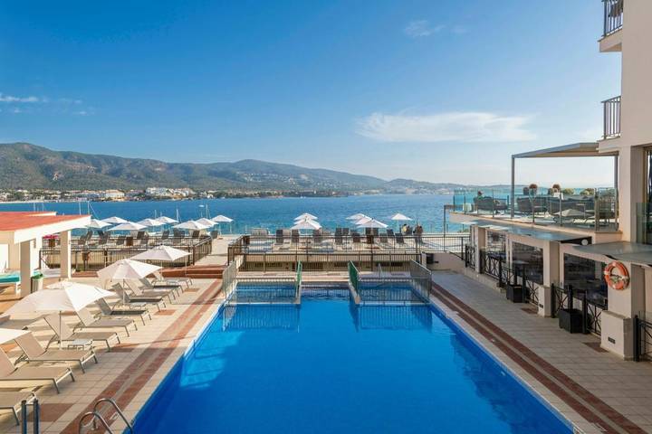 Apartmenthotel für 4 Personen, mit Kinderpool und Pool sowie Terrasse - 1
