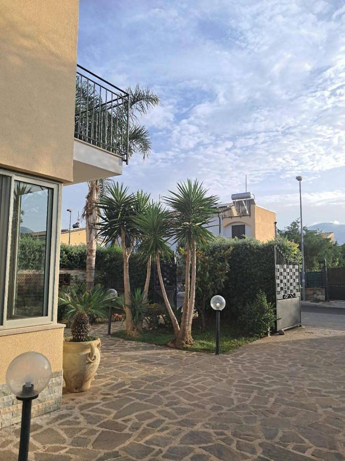 Villa Cavalluccio Marino con piscina idromassaggio in Carini, Provincia di Palermo
