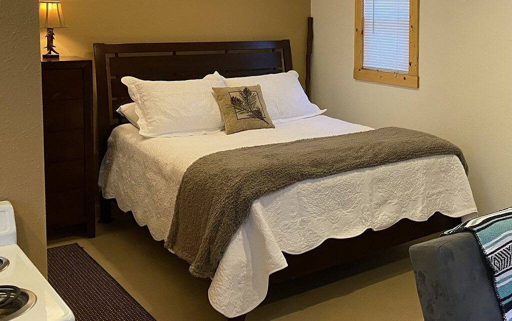 Great Quiet Location! Close to all the Attractions. in Black Hills