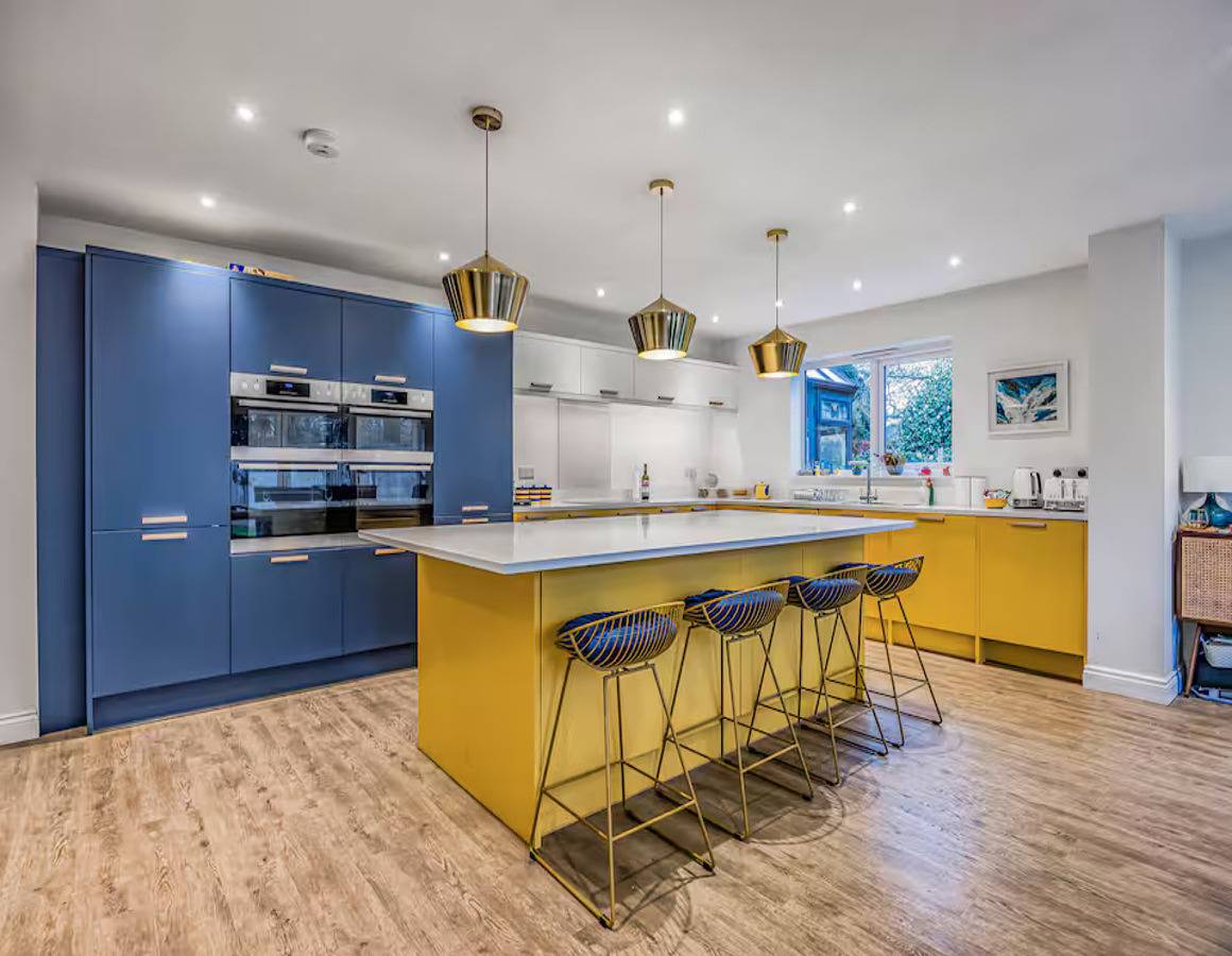 Gorgeous Family Home with Garden - Pass the Keys in Chichester, West Sussex